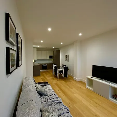 Spacious 2 Bedroom Penthouse Retreat London Exterior photo