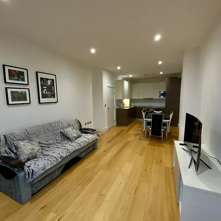 Spacious 2 Bedroom Penthouse Retreat London Exterior photo