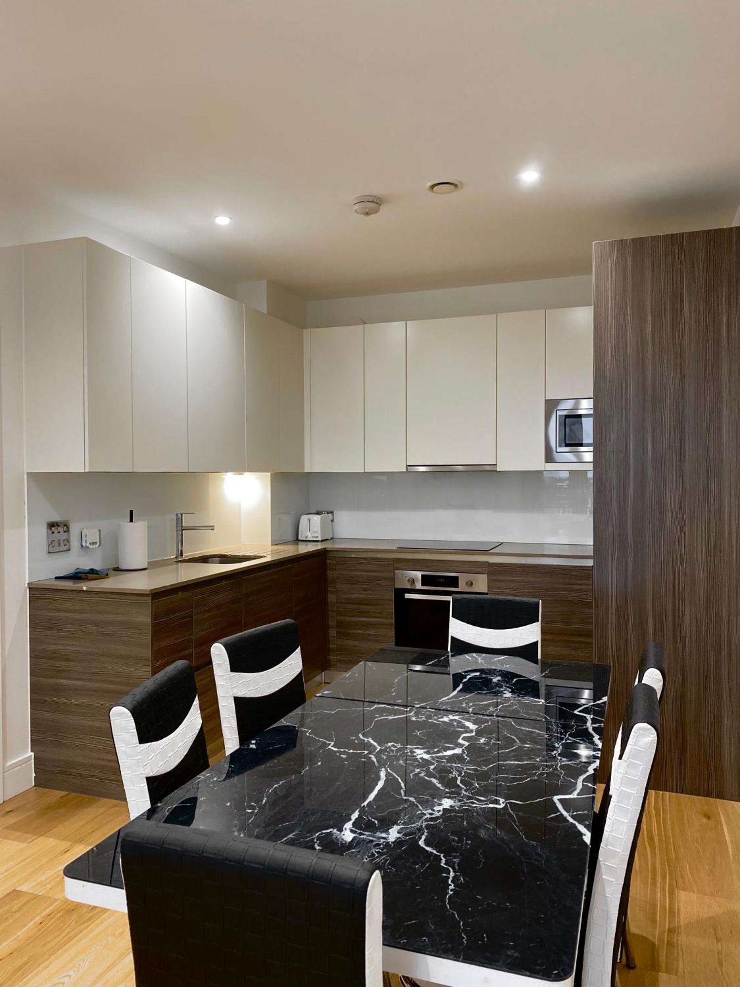 Апартаменты Spacious 2 Bedroom Penthouse Retreat *