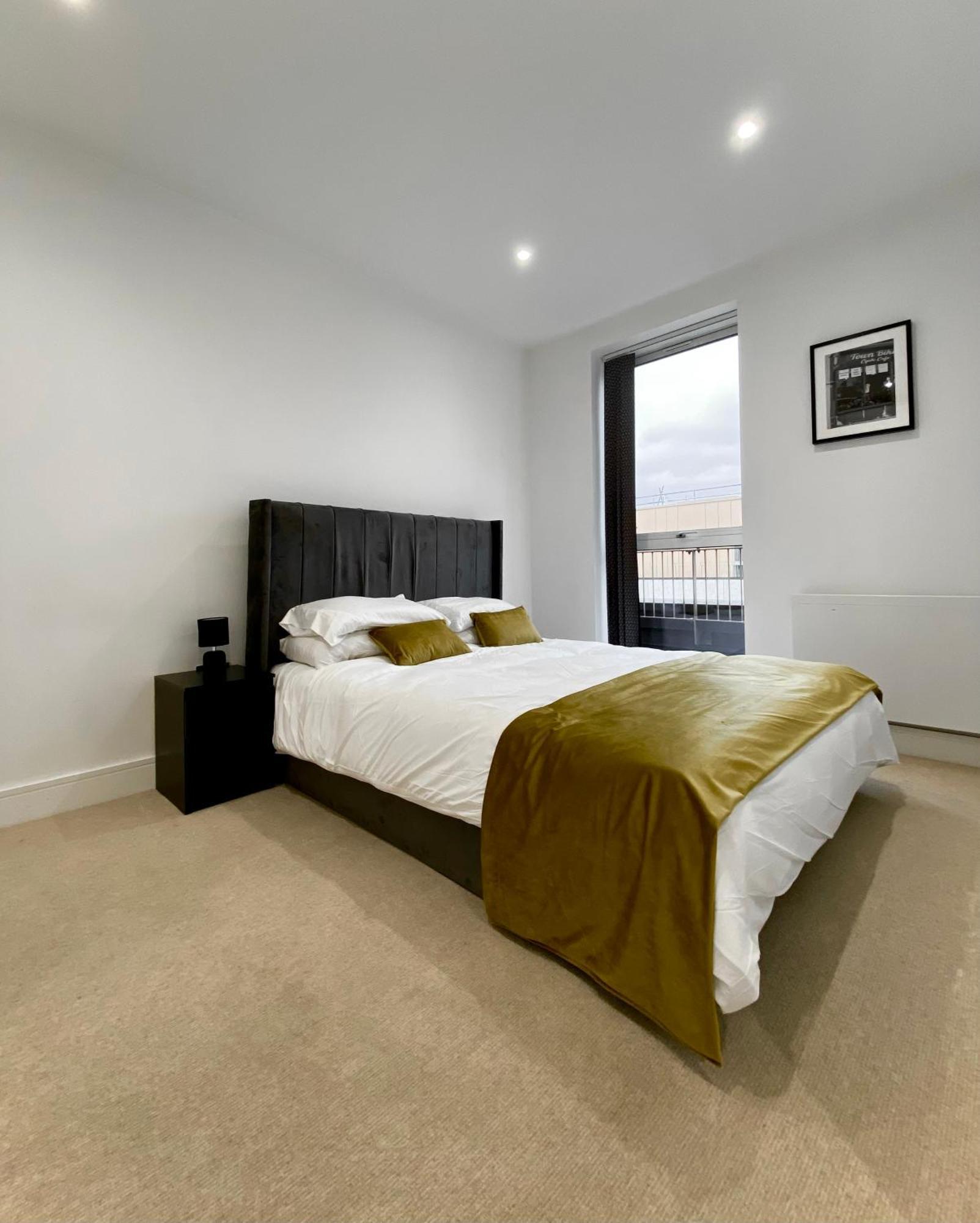 Апартаменты Spacious 2 Bedroom Penthouse Retreat *