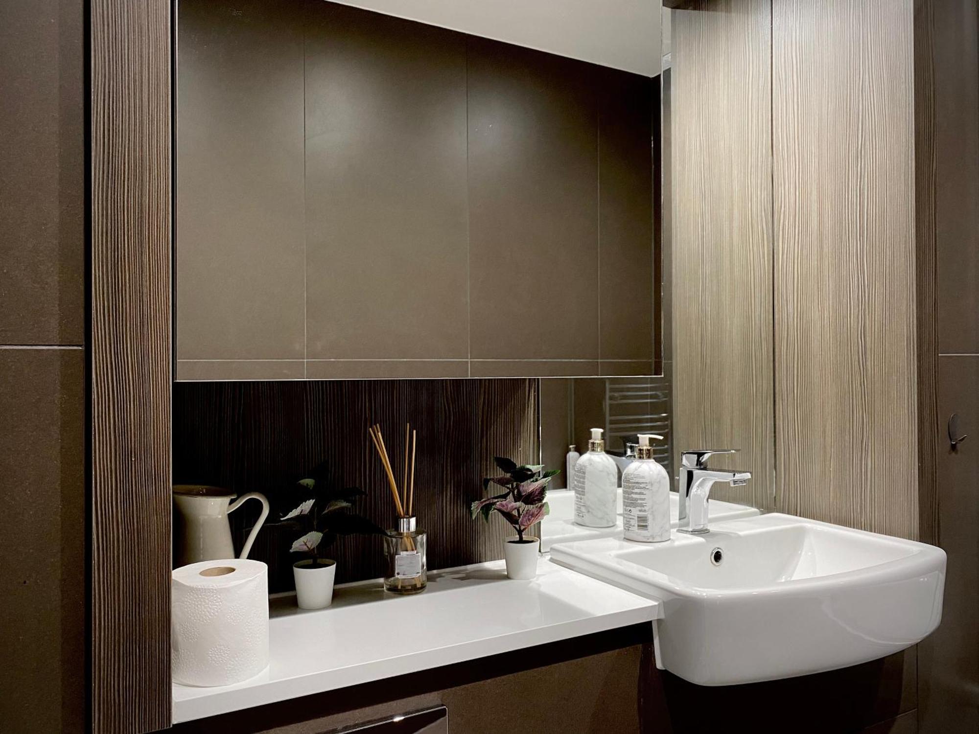 Spacious 2 Bedroom Penthouse Retreat Апартаменты *